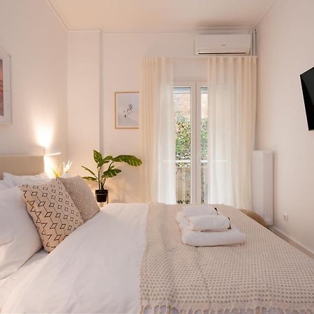 Unique 2 Bedrooms Apartment, Steps To Plaka And City Center Atenas Exterior foto