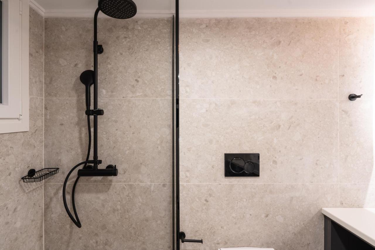 Unique 2 Bedrooms Apartment, Steps To Plaka And City Center Atenas Exterior foto