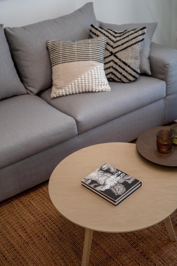 Unique 2 Bedrooms Apartment, Steps To Plaka And City Center Atenas Exterior foto