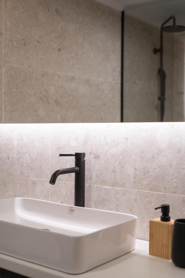 Unique 2 Bedrooms Apartment, Steps To Plaka And City Center Atenas Exterior foto